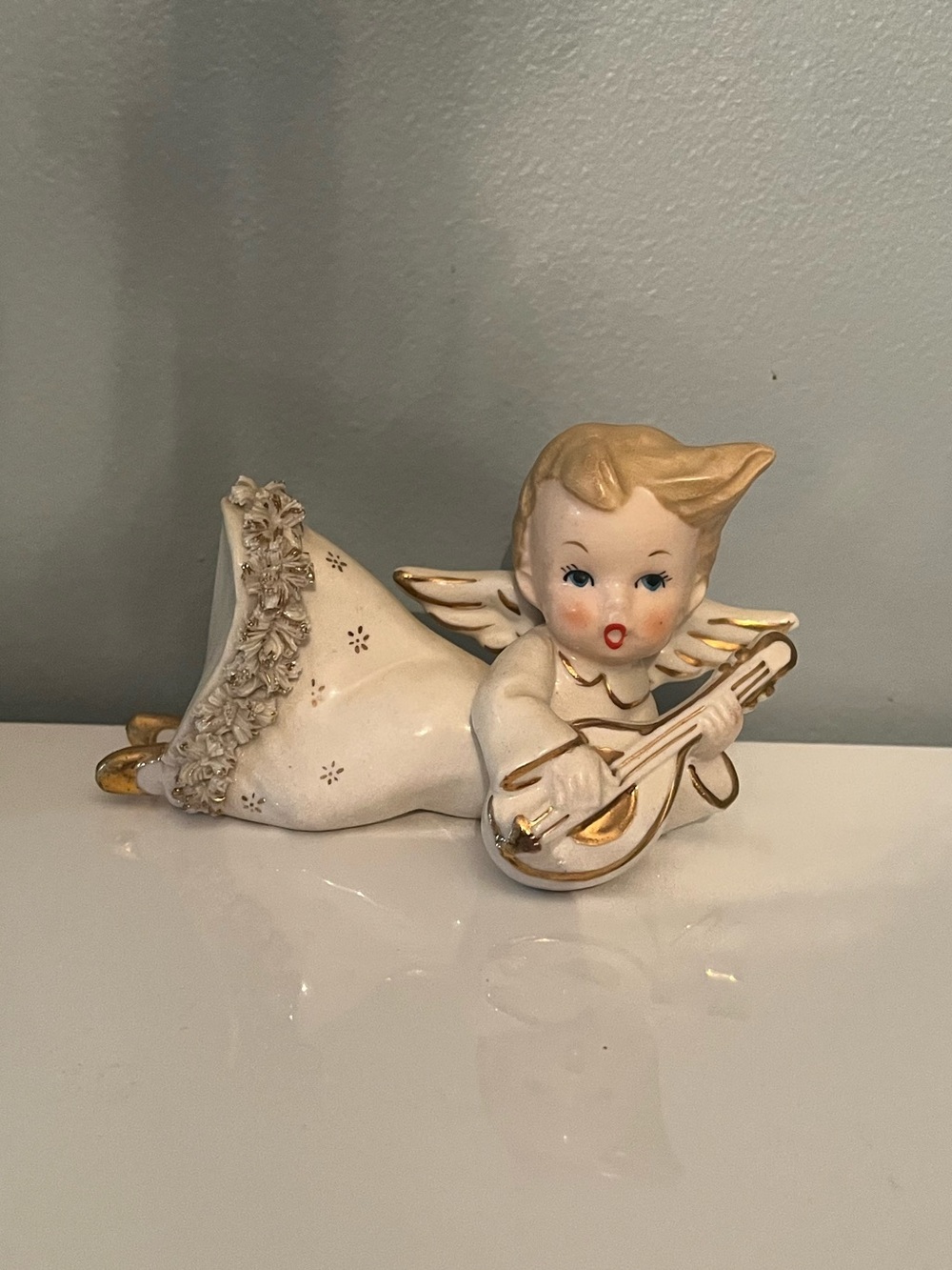 Vintage spaghetti white and gold boy cherub angel wall decor